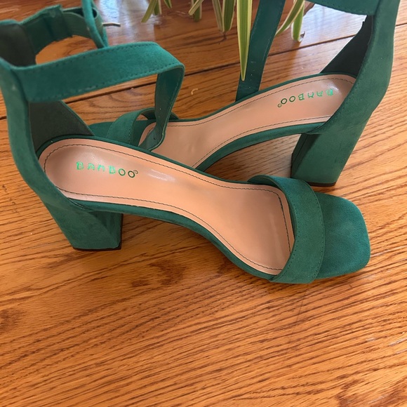 💚 Green 2.5 inch heel Bamboo shoes size 11 💚 - Picture 4 of 6